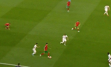 1654472017764069170.gif 4比0.gif